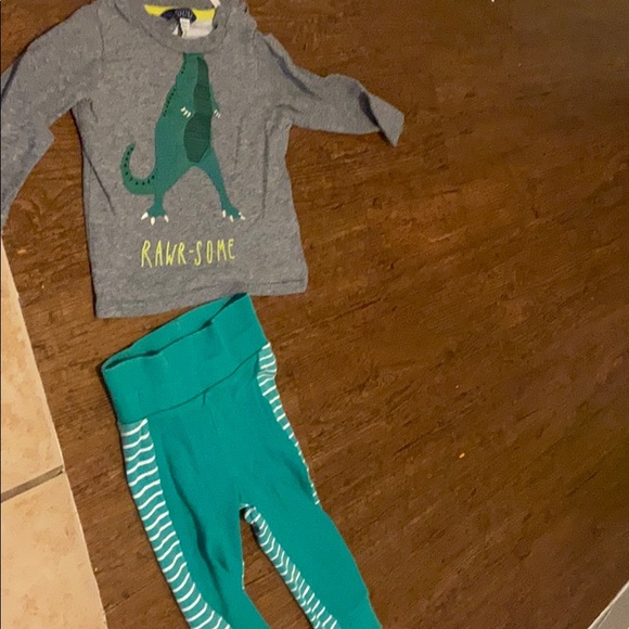 Set - Picture 2 of 2